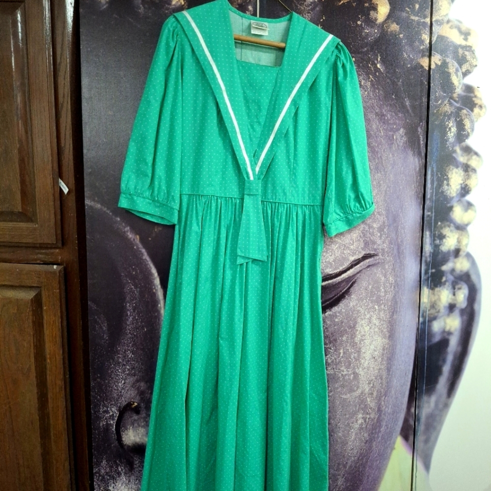 Laura Ashley made in Great Britain size 10 color teal and white